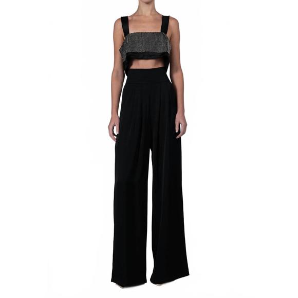 NONCHALANT LABEL Tops - NWT Nonchalant Label Capri Crop in Black (S)